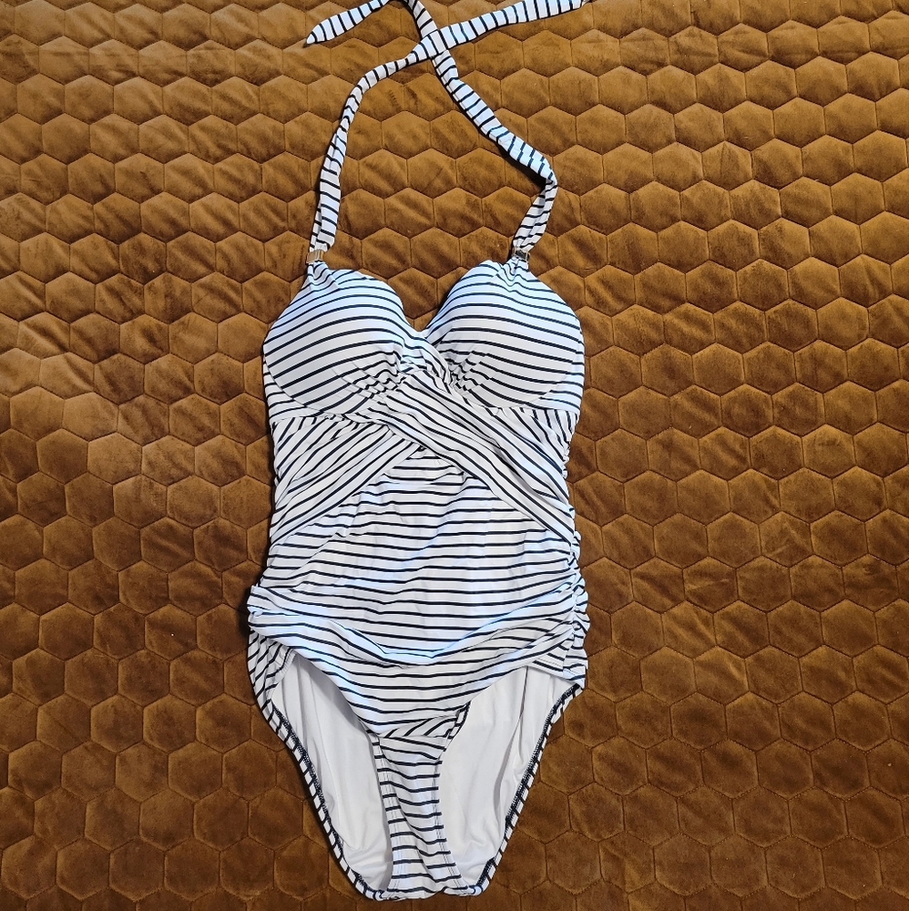 Victoria's Secret underwire 32C swimsuit